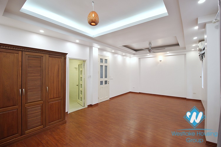 Lake view - House for rent in Tay Ho District